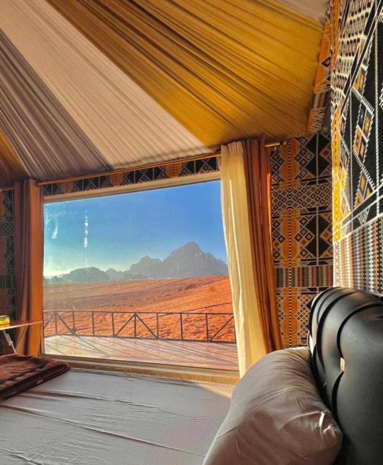 Rum Flower Bubbles Luxury Camp Wadi Rum Buitenkant foto