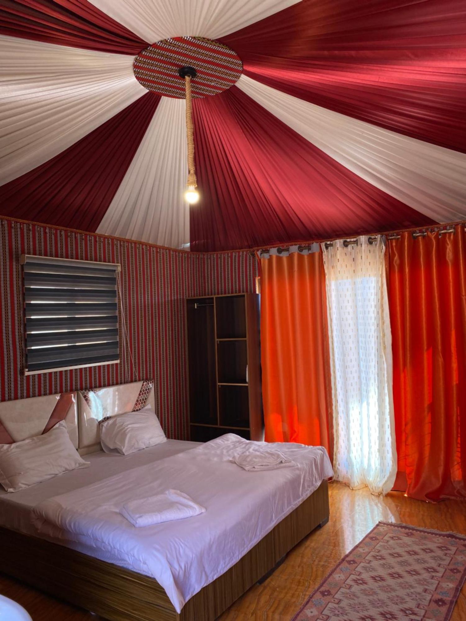 Rum Flower Bubbles Luxury Camp Wadi Rum Buitenkant foto