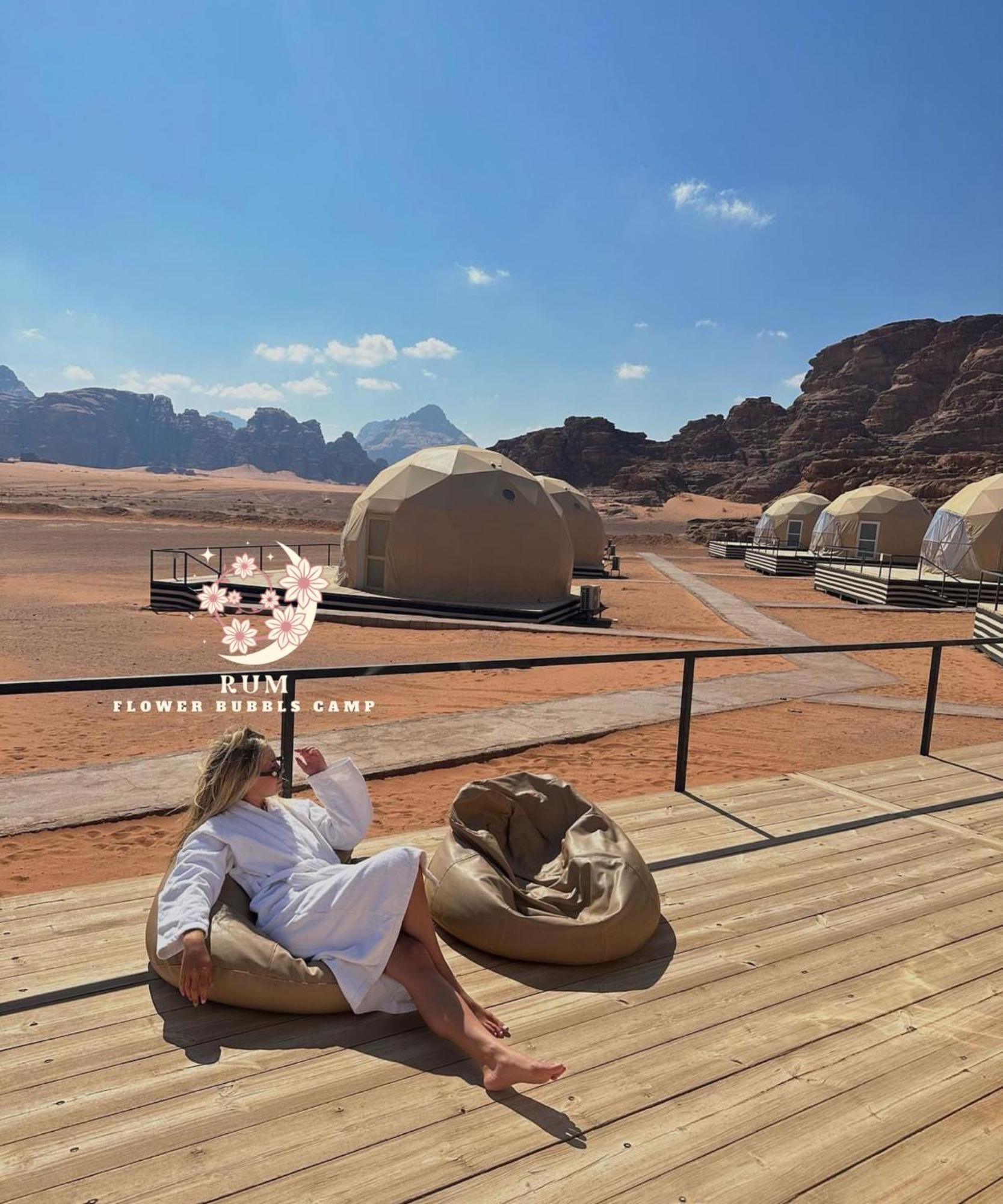 Rum Flower Bubbles Luxury Camp Wadi Rum Buitenkant foto